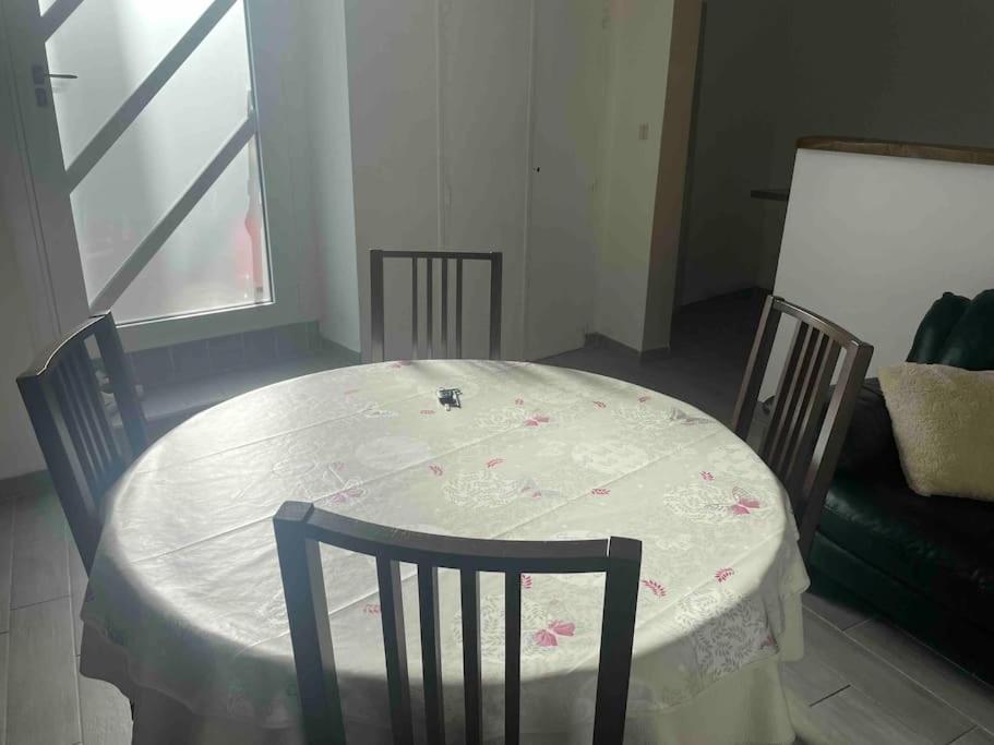 Maisonnette Des Douves Plein Centre 1 A 4 Voyageurs Malestroit Luaran gambar
